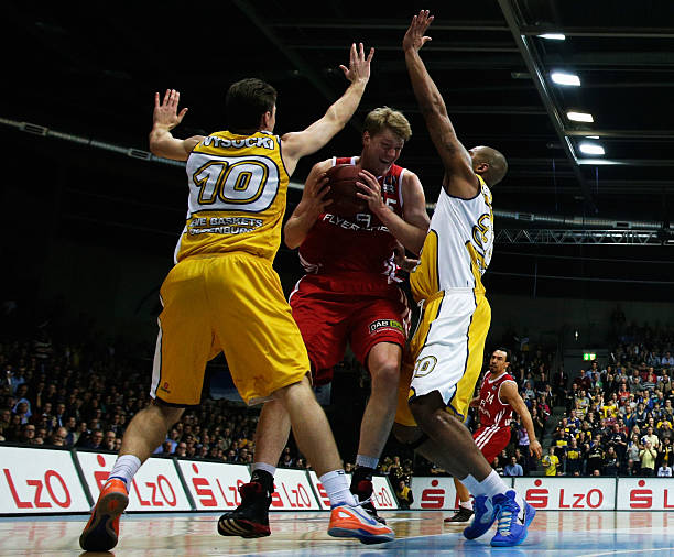 前锋们在本 前锋们在本