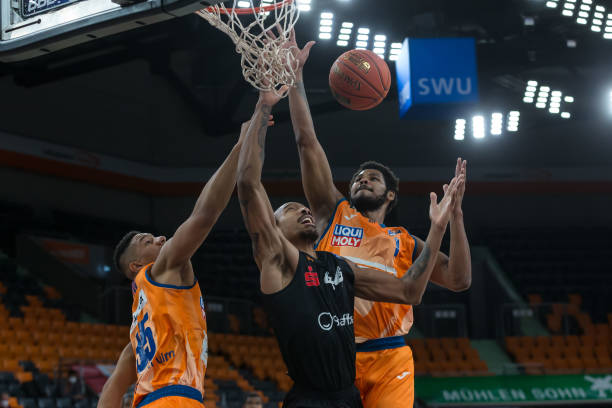 对中场角色 对中场角色