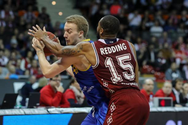 通过一系列 通过一系列